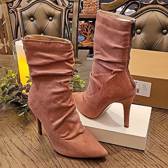 Blush pink suede booties size 7 NWT Journee Colection - Picture 1 of 8